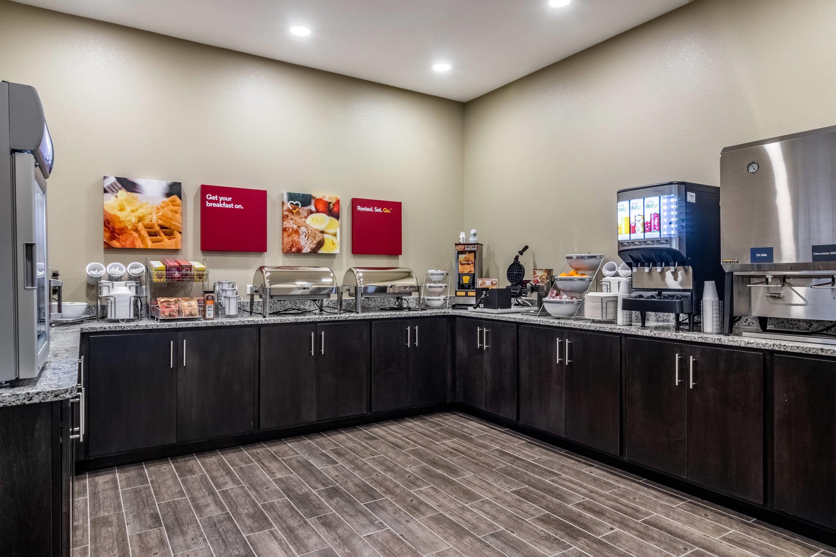 Breakfast area | Comfort Suites