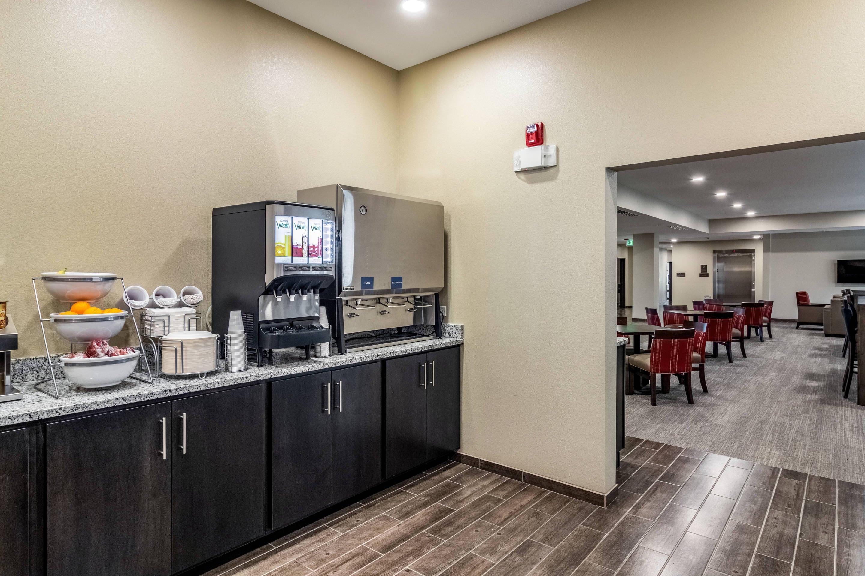 Breakfast area | Comfort Suites