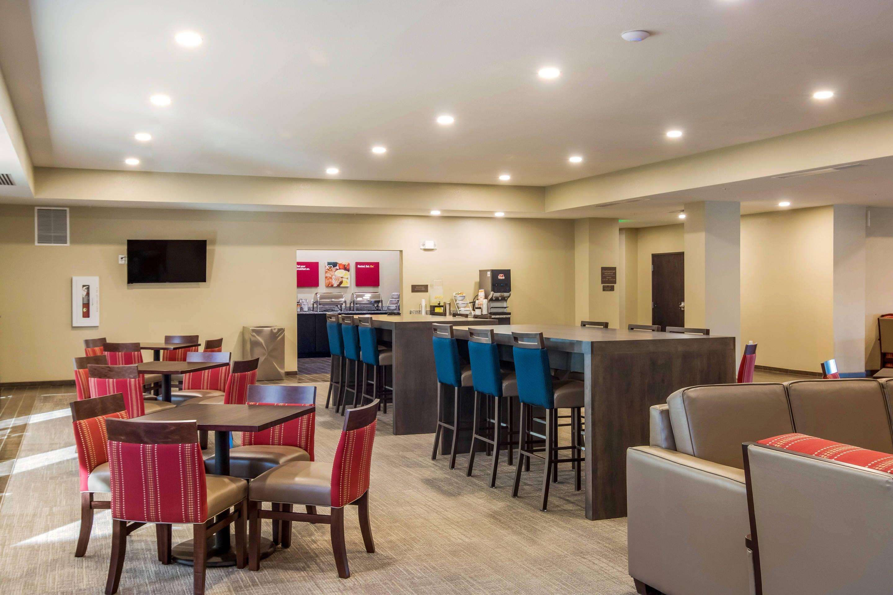 Breakfast area | Comfort Suites