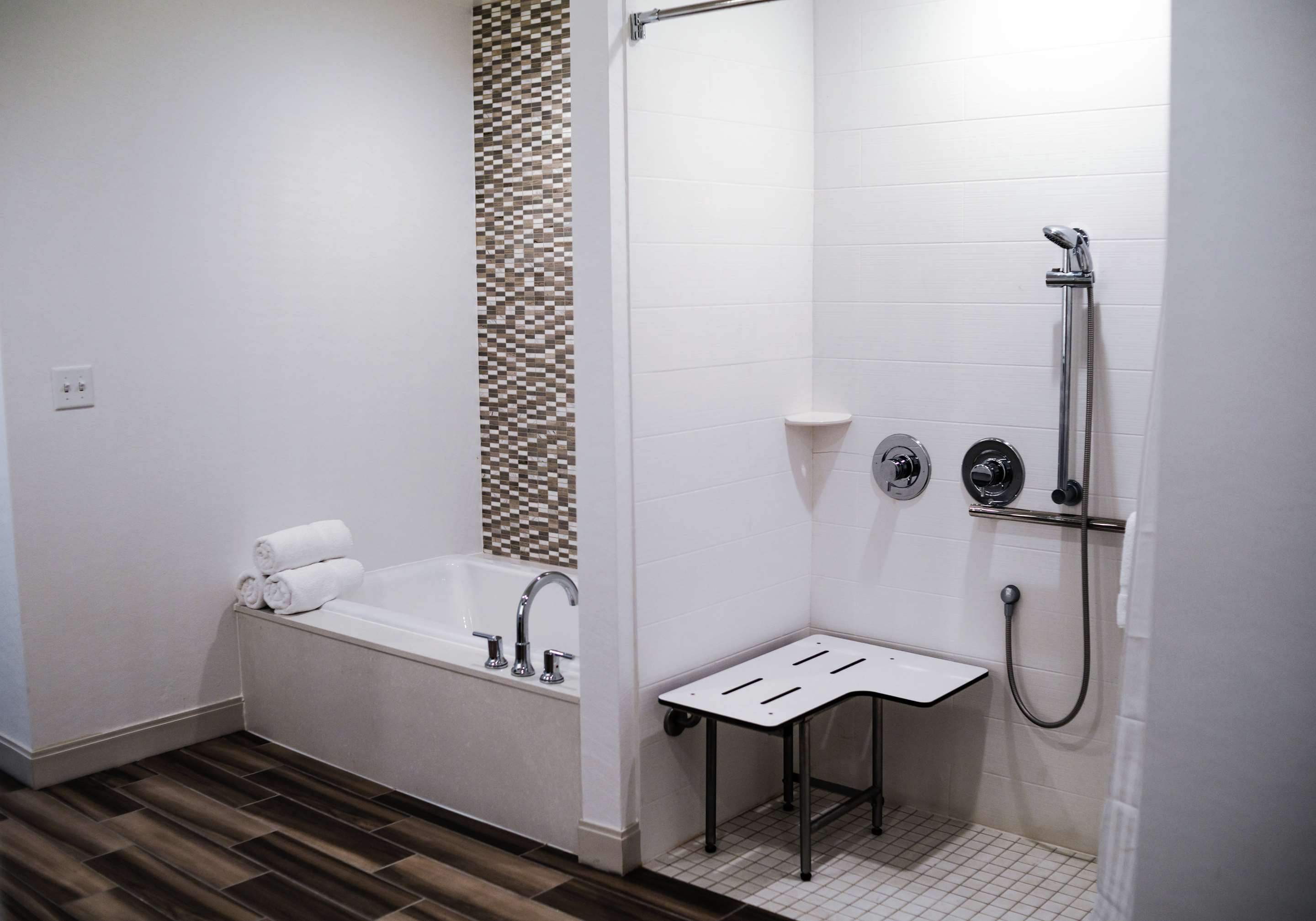 Guest room bath