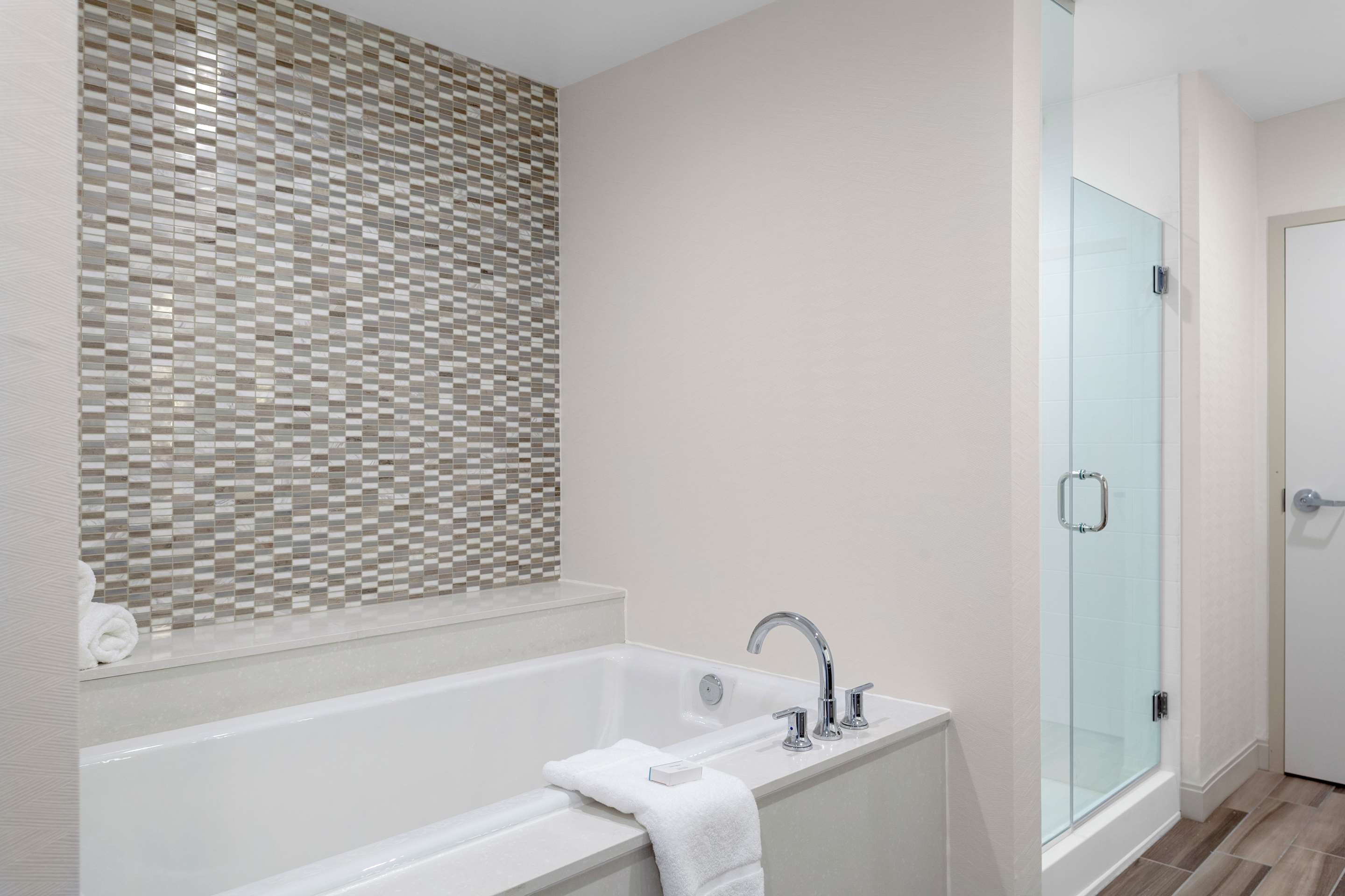 Guest room bath