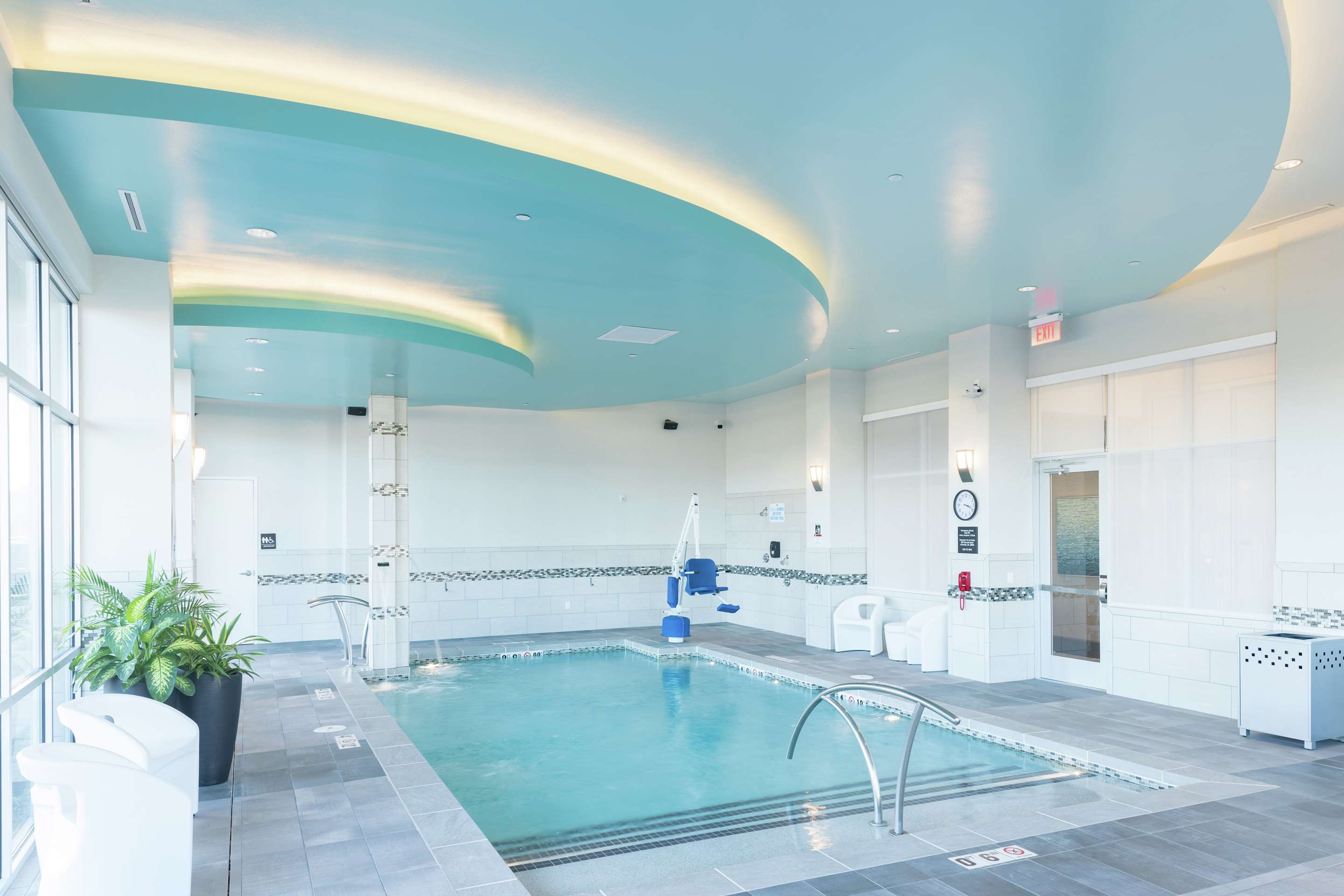 Pool | Hampton Inn & Suites Asheville Biltmore Area
