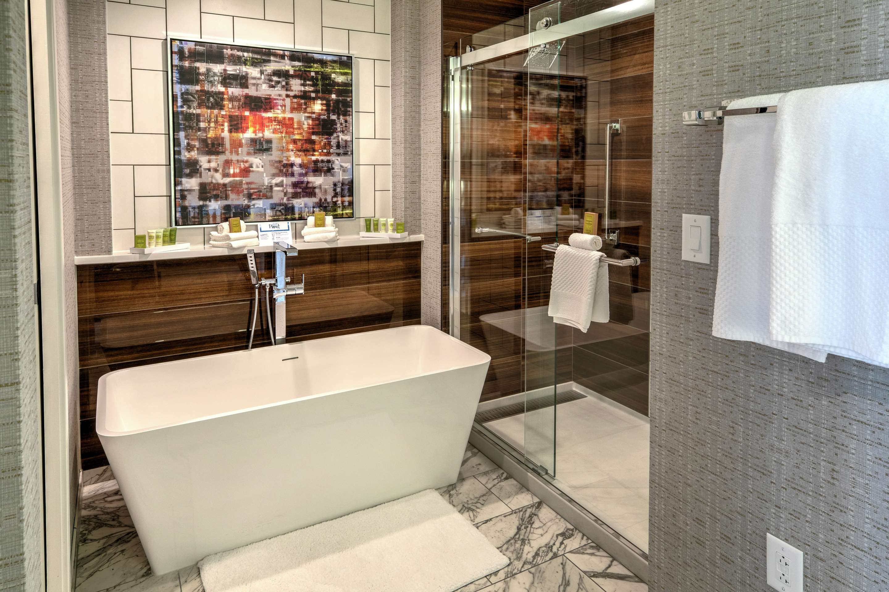 Guest room bath