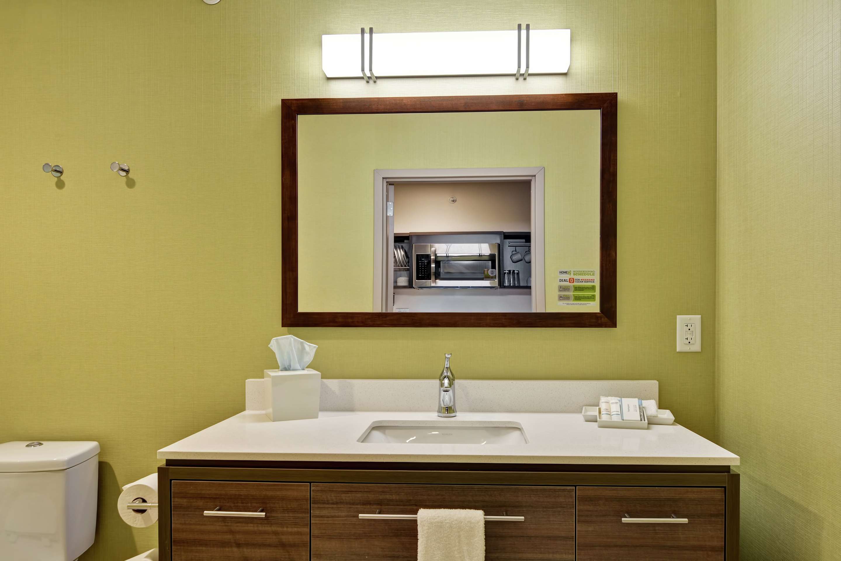 Guest room bath