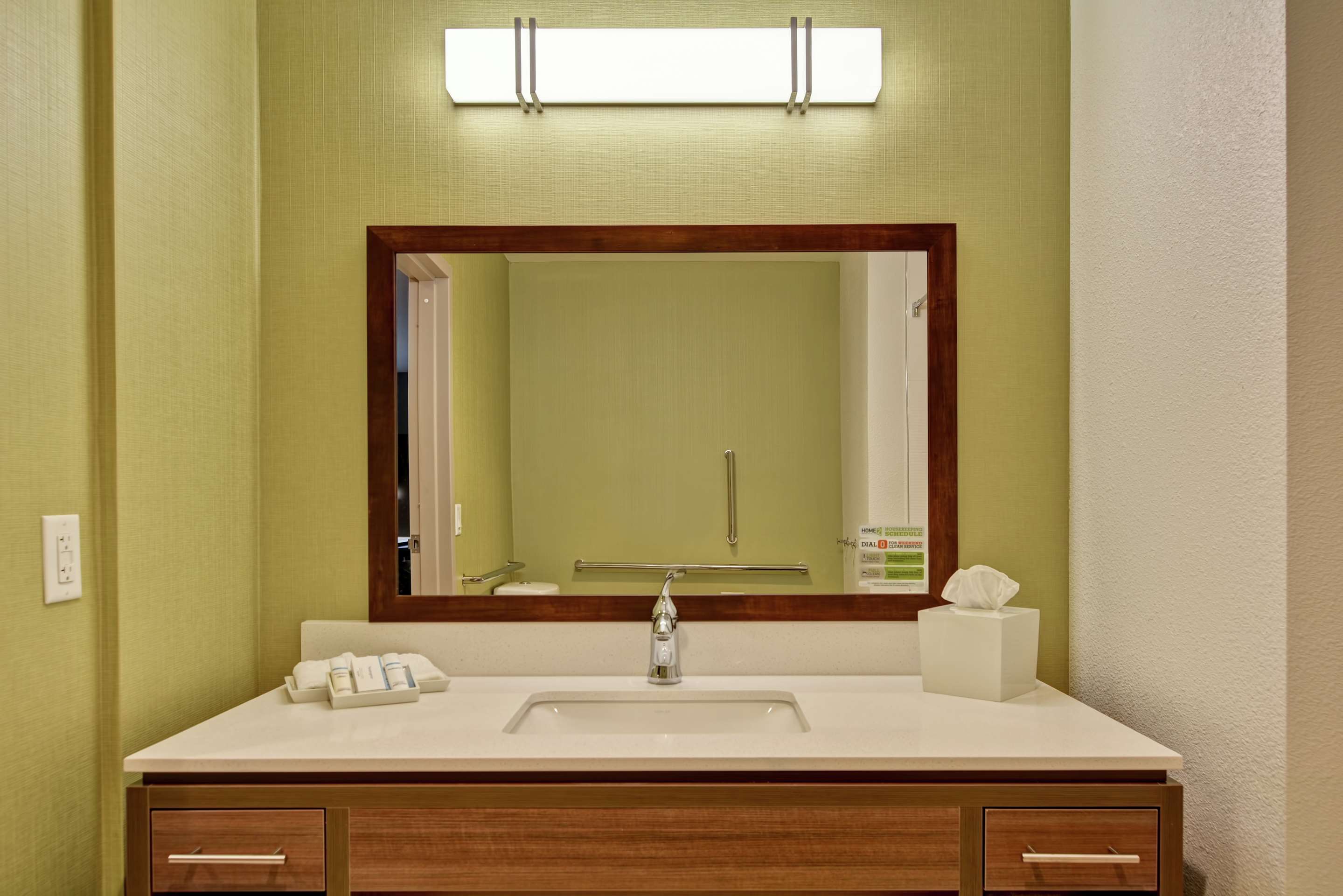 Guest room bath