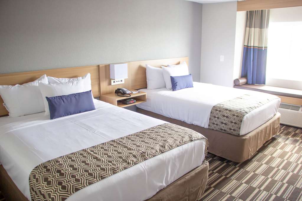 MICROTEL CAMP LEJEUNE-guestroom-Guest Room,Queen bed,On-Site.jpg
