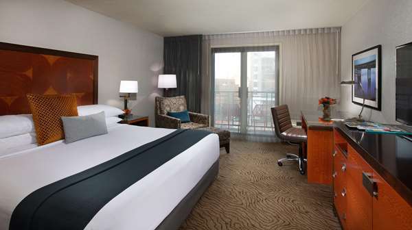  - Paramount Hotel Portland