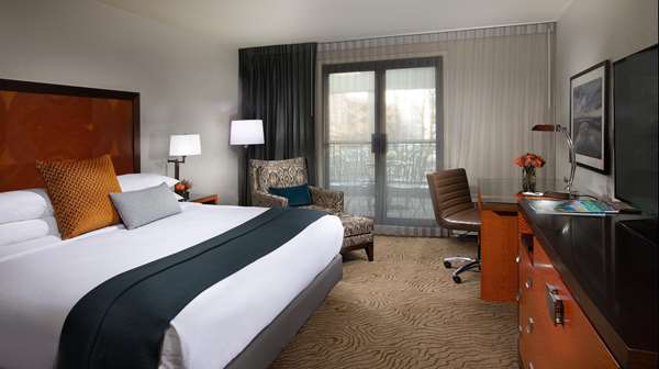  - Paramount Hotel Portland