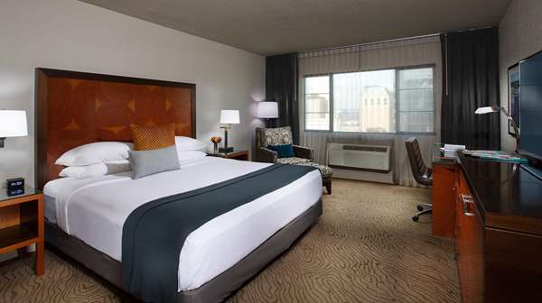  - Paramount Hotel Portland