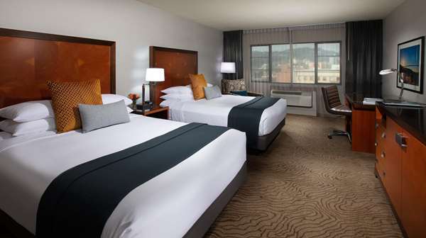  - Paramount Hotel Portland