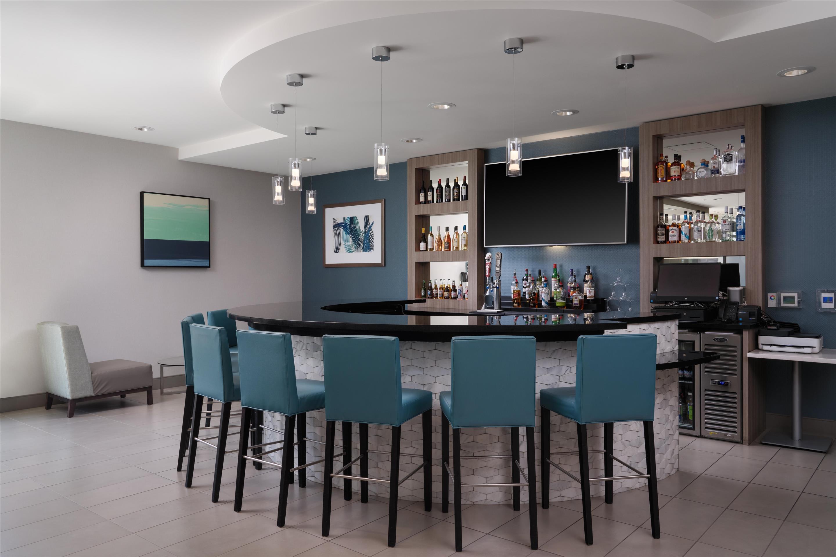Bar | Best Western Premier Hotel at Fisher's Landing