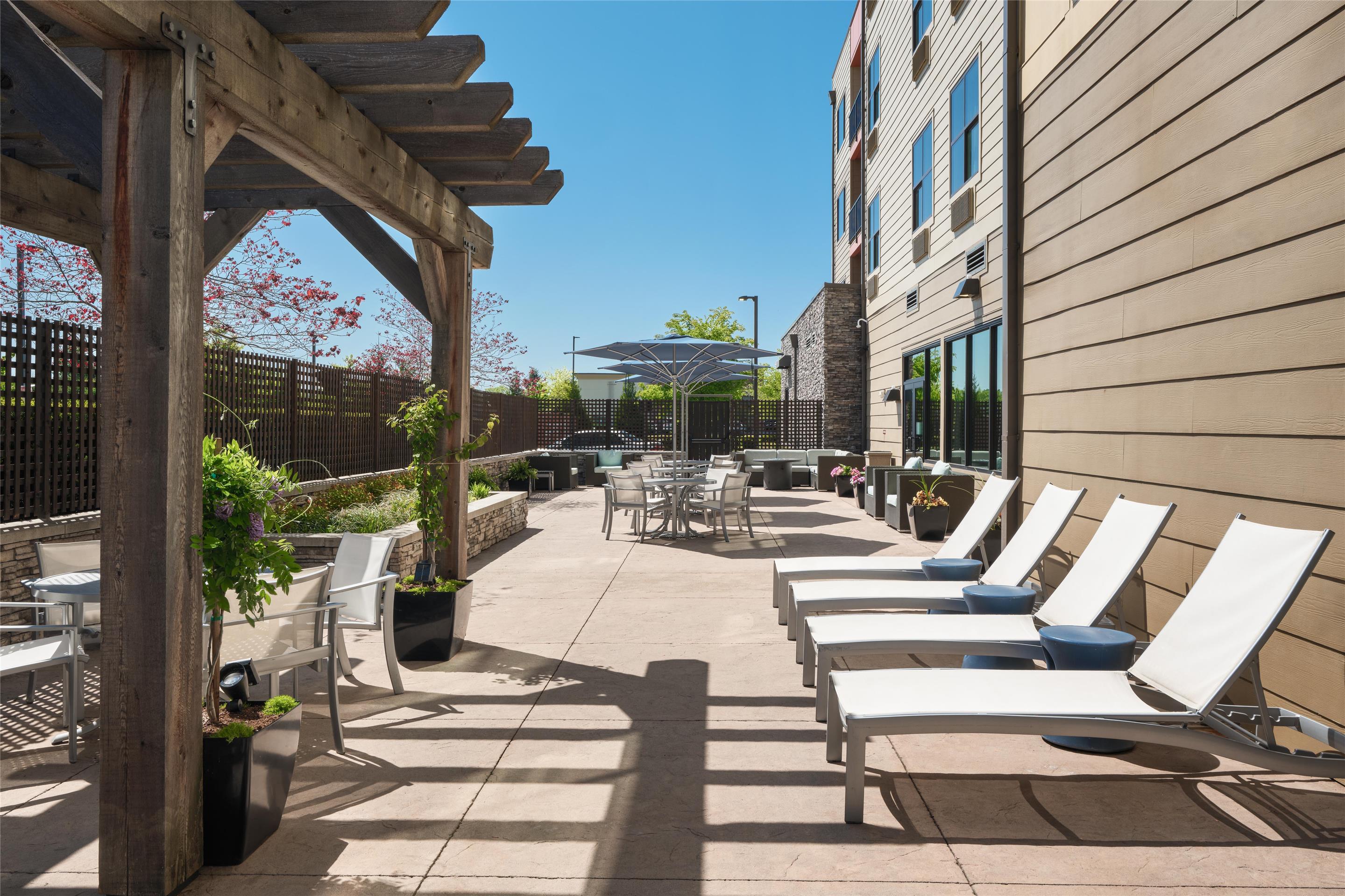 Patio Day | Best Western Premier Hotel at Fisher's Landing