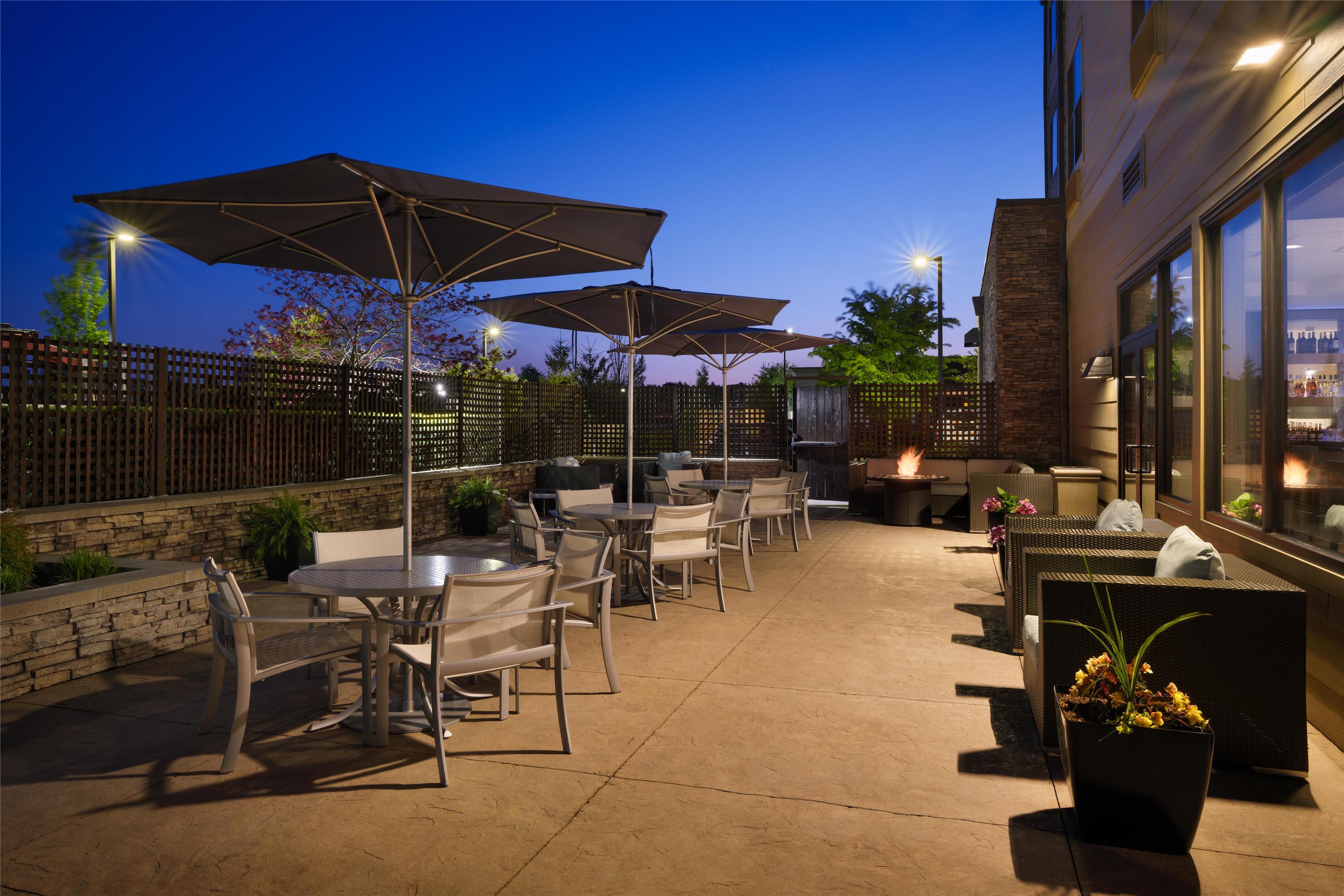Patio | Best Western Premier Hotel at Fisher's Landing