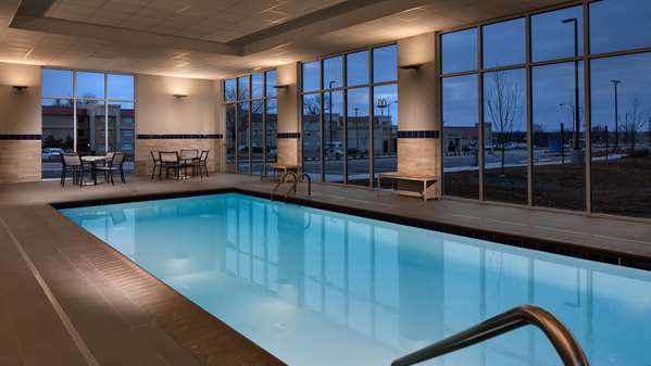 Pool - GLo Best Western Lexington Hotel - I-64 & I-75, Exit 115