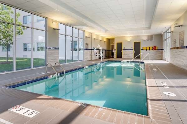 Pool - GLo Best Western Lexington Hotel - I-64 & I-75, Exit 115