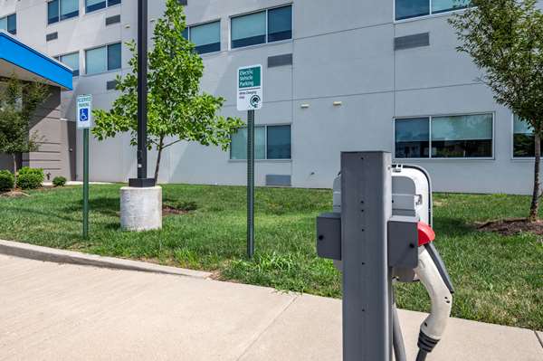  - GLo Best Western Lexington Hotel - I-64 & I-75, Exit 115