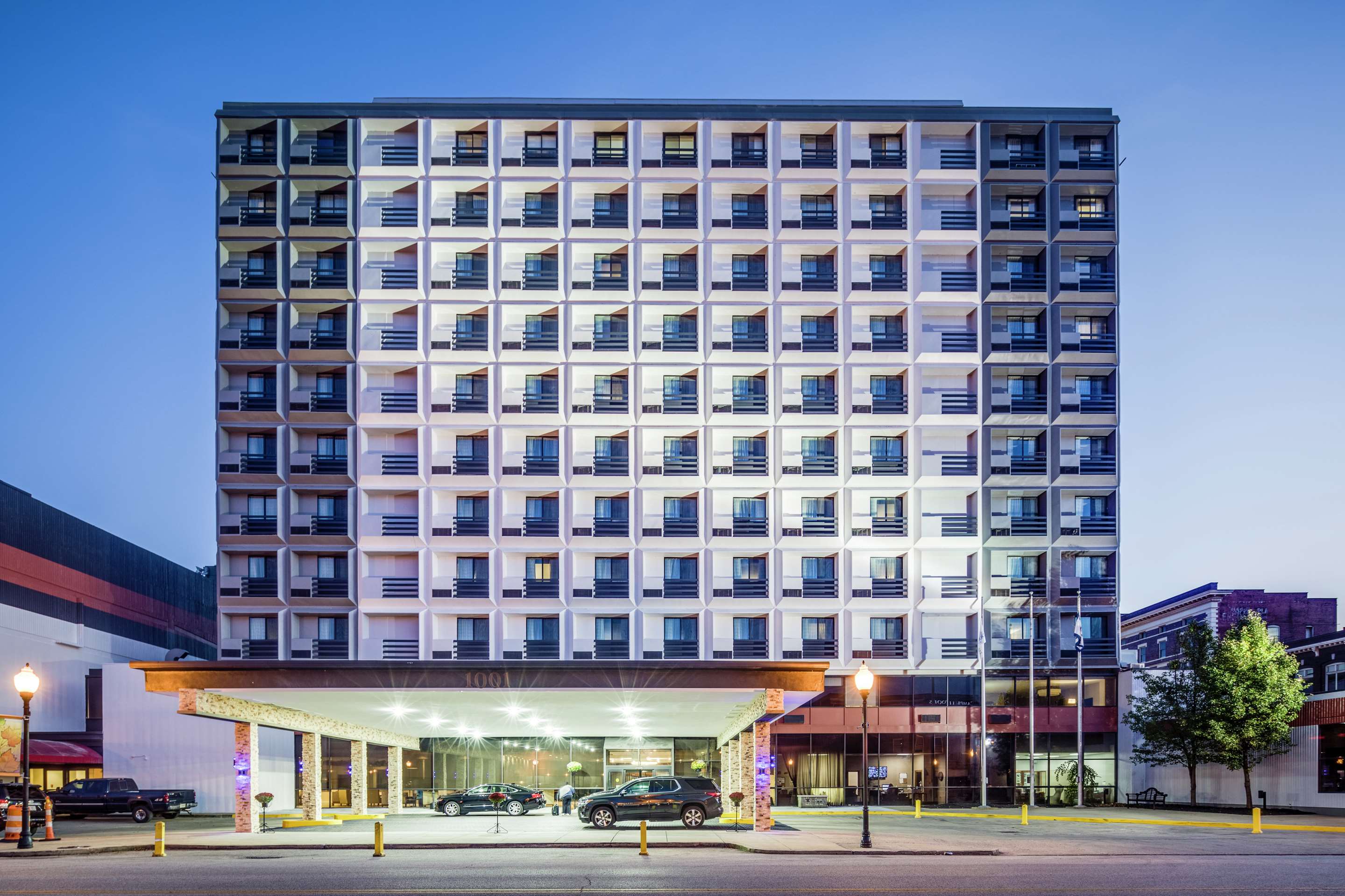 Exterior | DoubleTree by Hilton Huntington