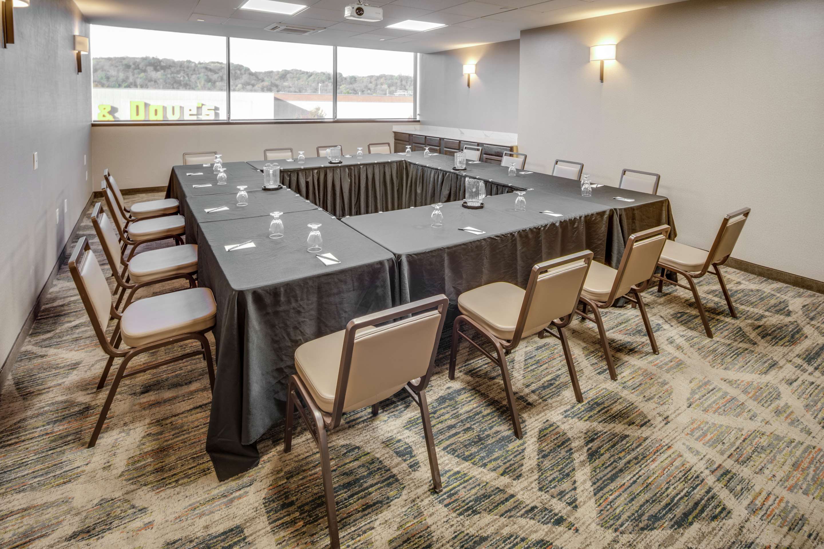 Meeting Room | DoubleTree by Hilton Huntington