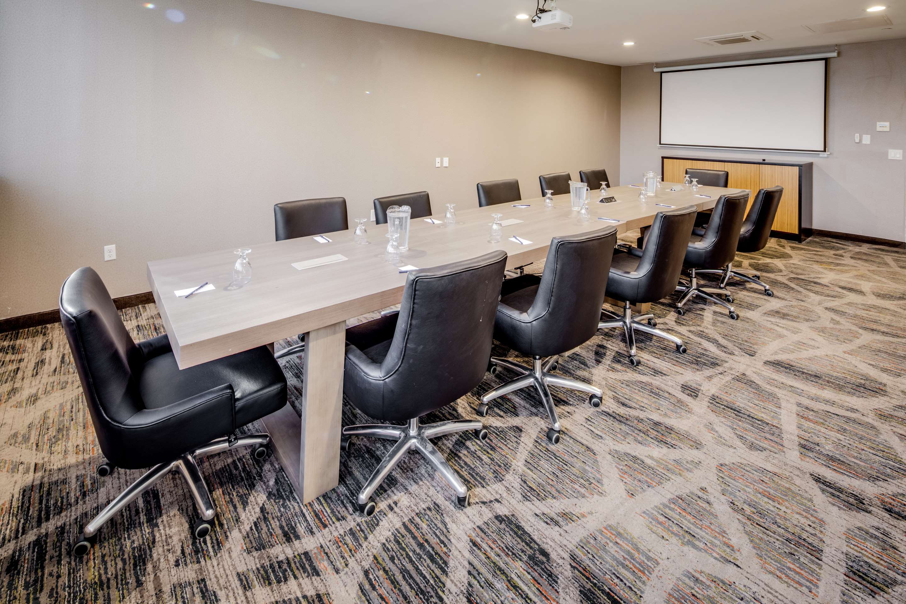 Meeting Room | DoubleTree by Hilton Huntington