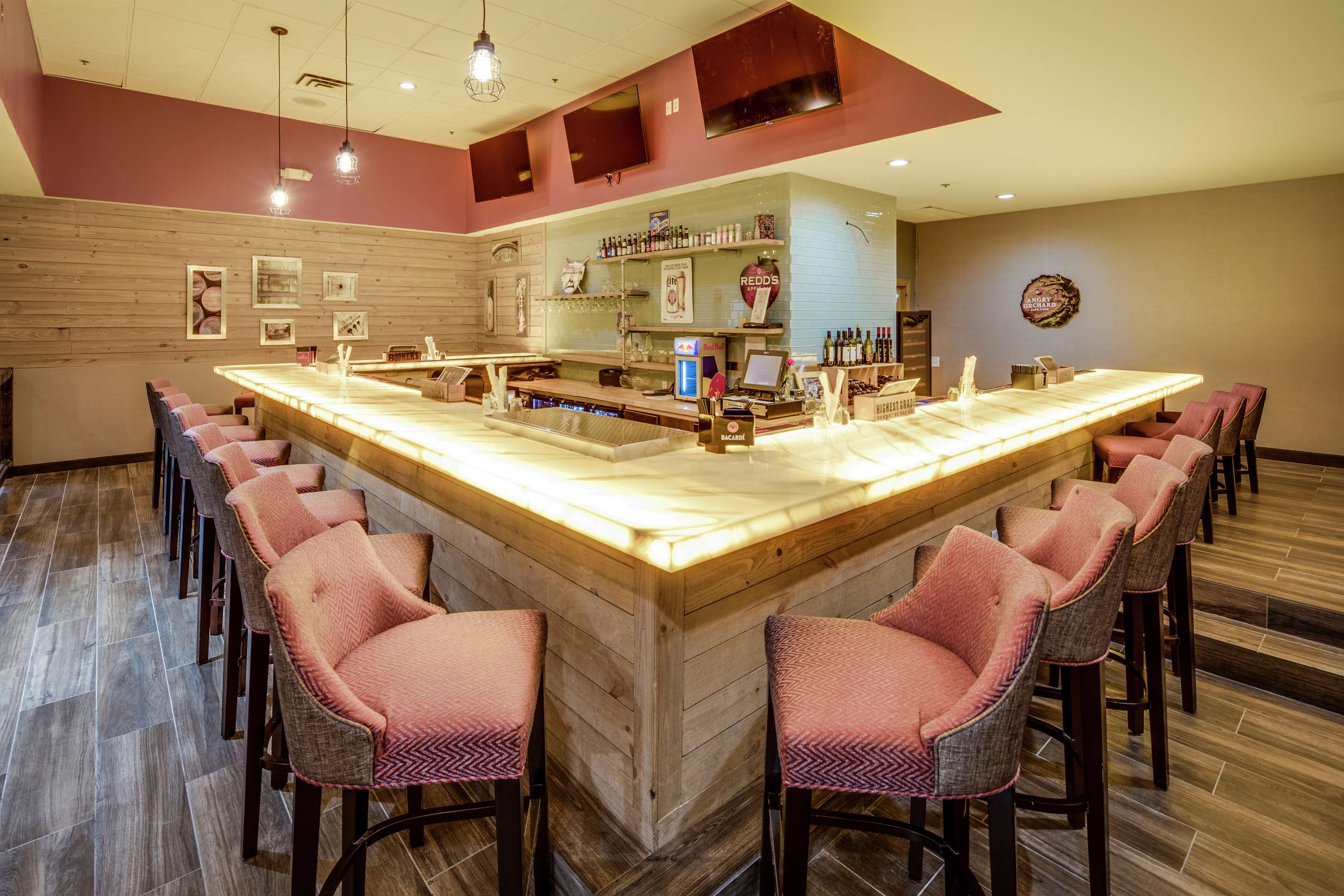 Restaurant | DoubleTree by Hilton Huntington