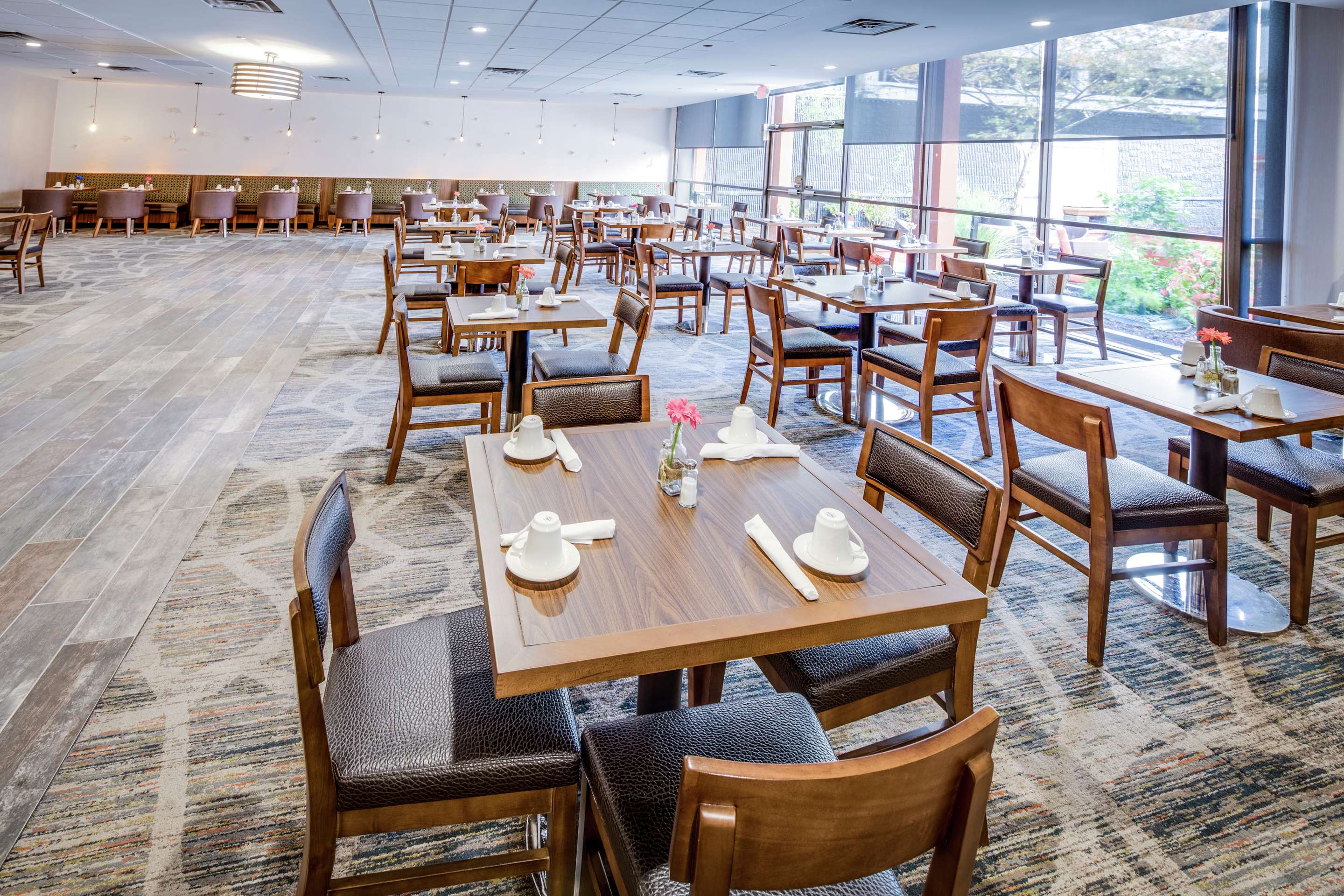 Restaurant | DoubleTree by Hilton Huntington