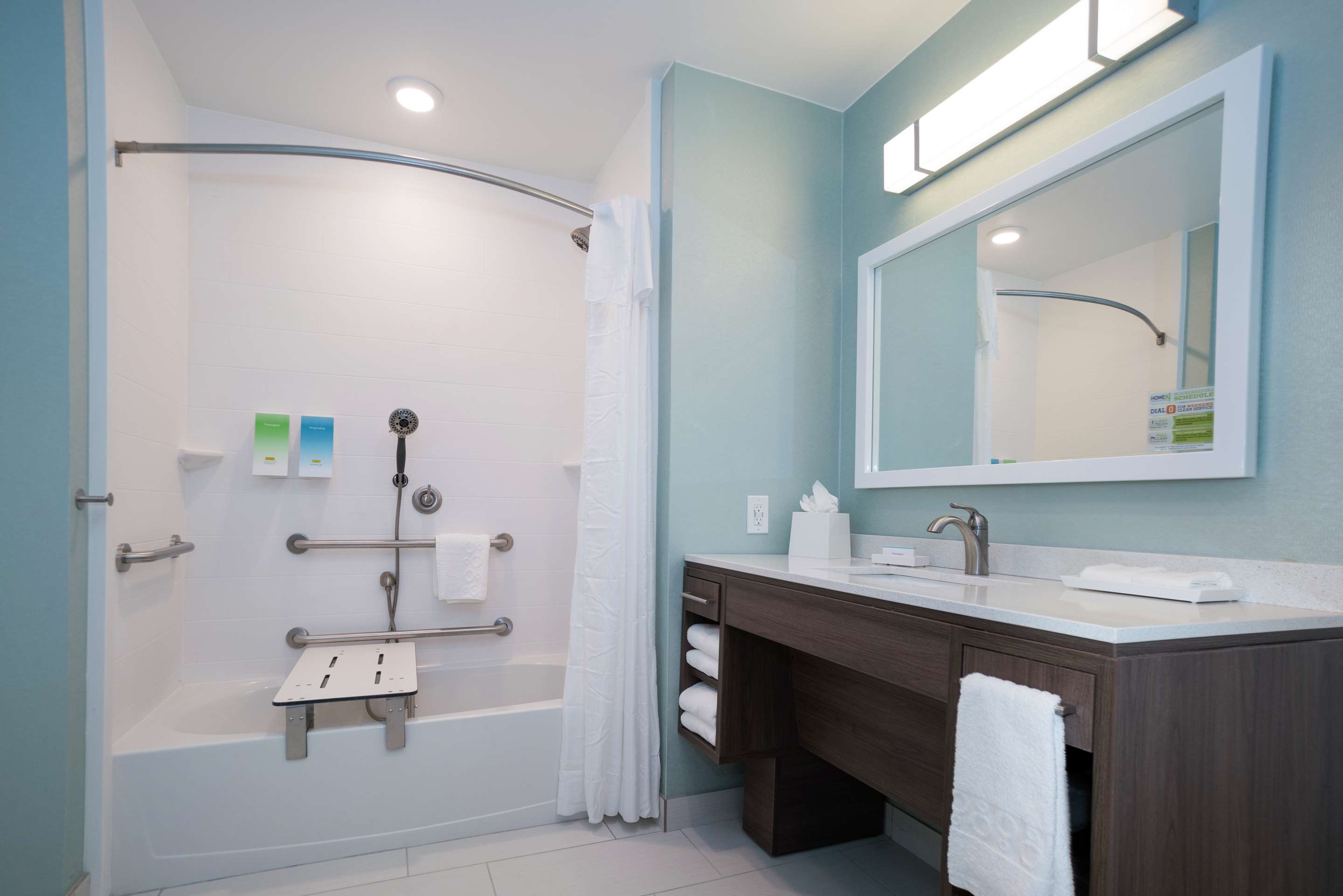 Guest room bath