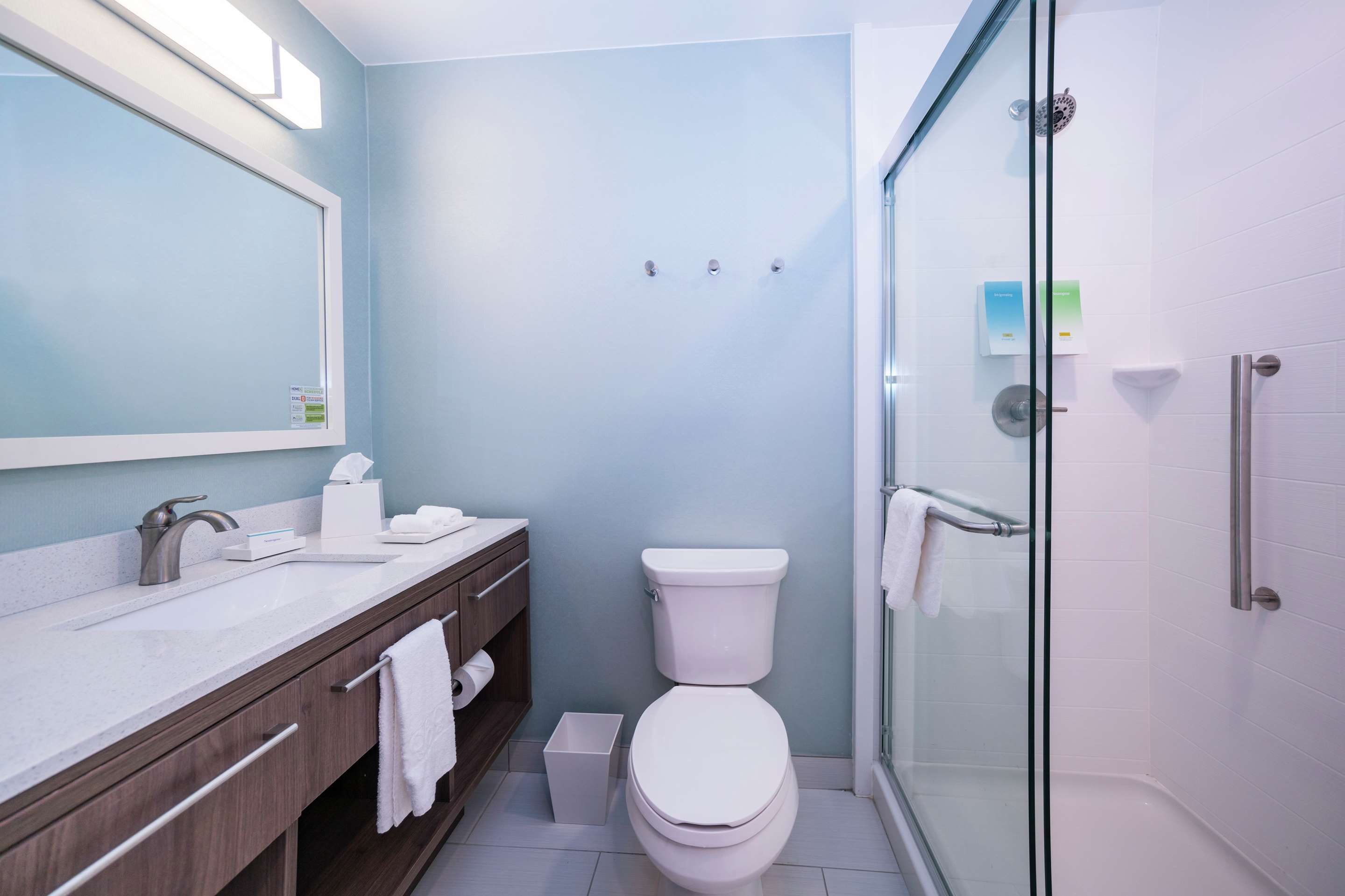 Guest room bath