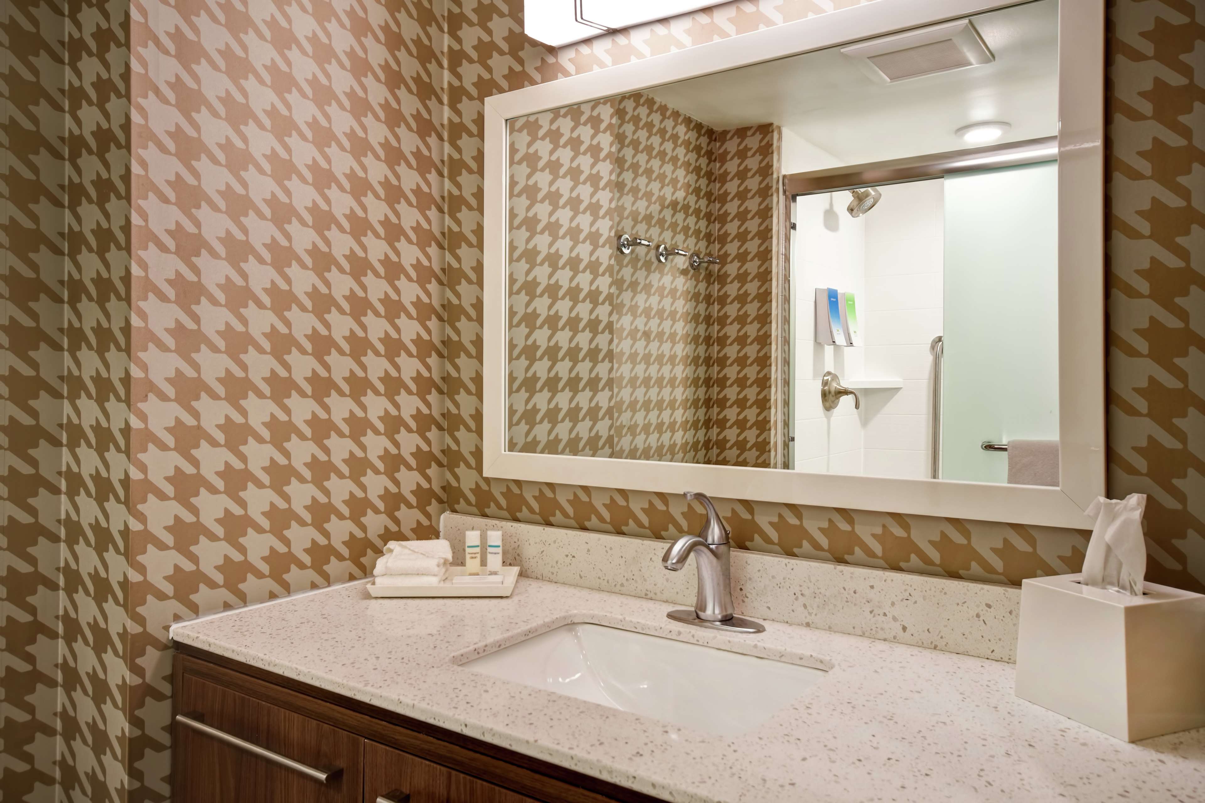 Home2 Suites by Hilton Gilbert Room Type - 1 QUEEN BED STUDIO NONSMOK