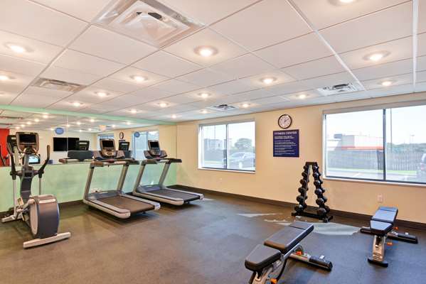 Fitness/ Exercise Room - Tru by Hilton Liverpool - I-81, Exit 25