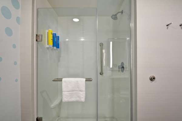  - Tru by Hilton Liverpool - I-81, Exit 25