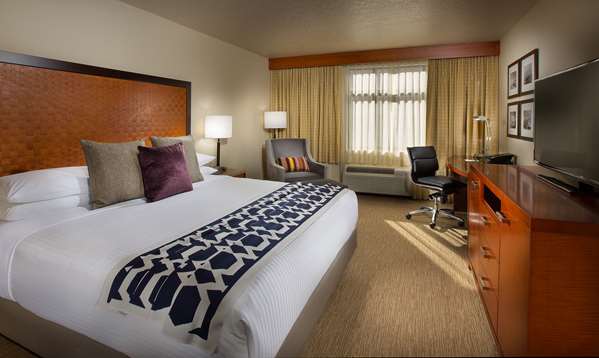  - Paramount Hotel Seattle - I-5, Exit 166