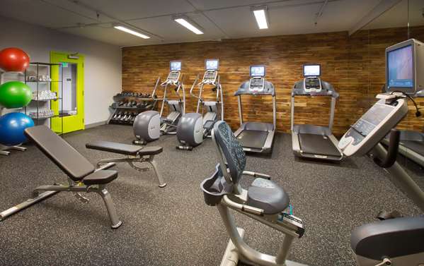 Fitness/ Exercise Room - Paramount Hotel Seattle - I-5, Exit 166