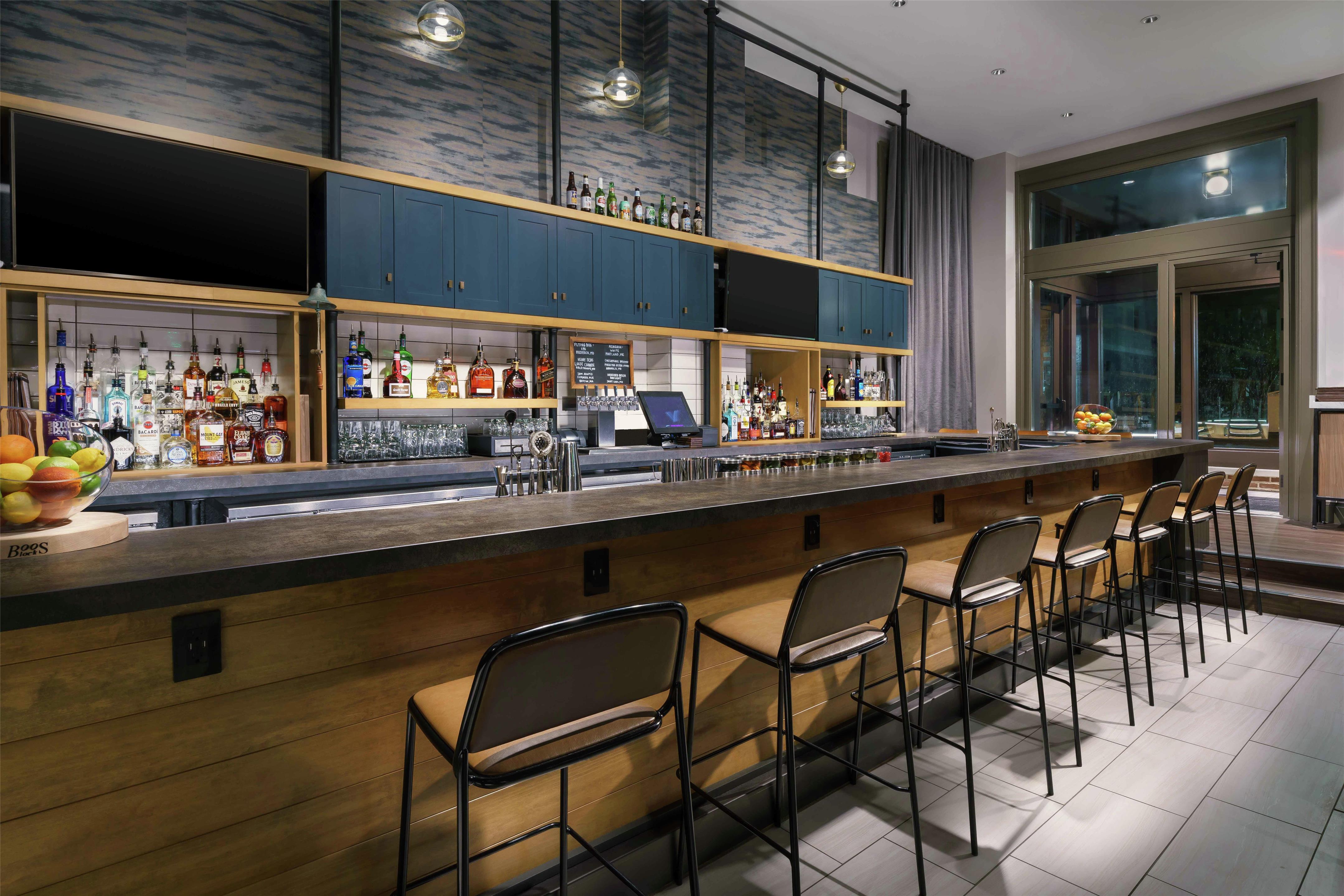 BarLounge | Hilton Garden Inn Annapolis Downtown