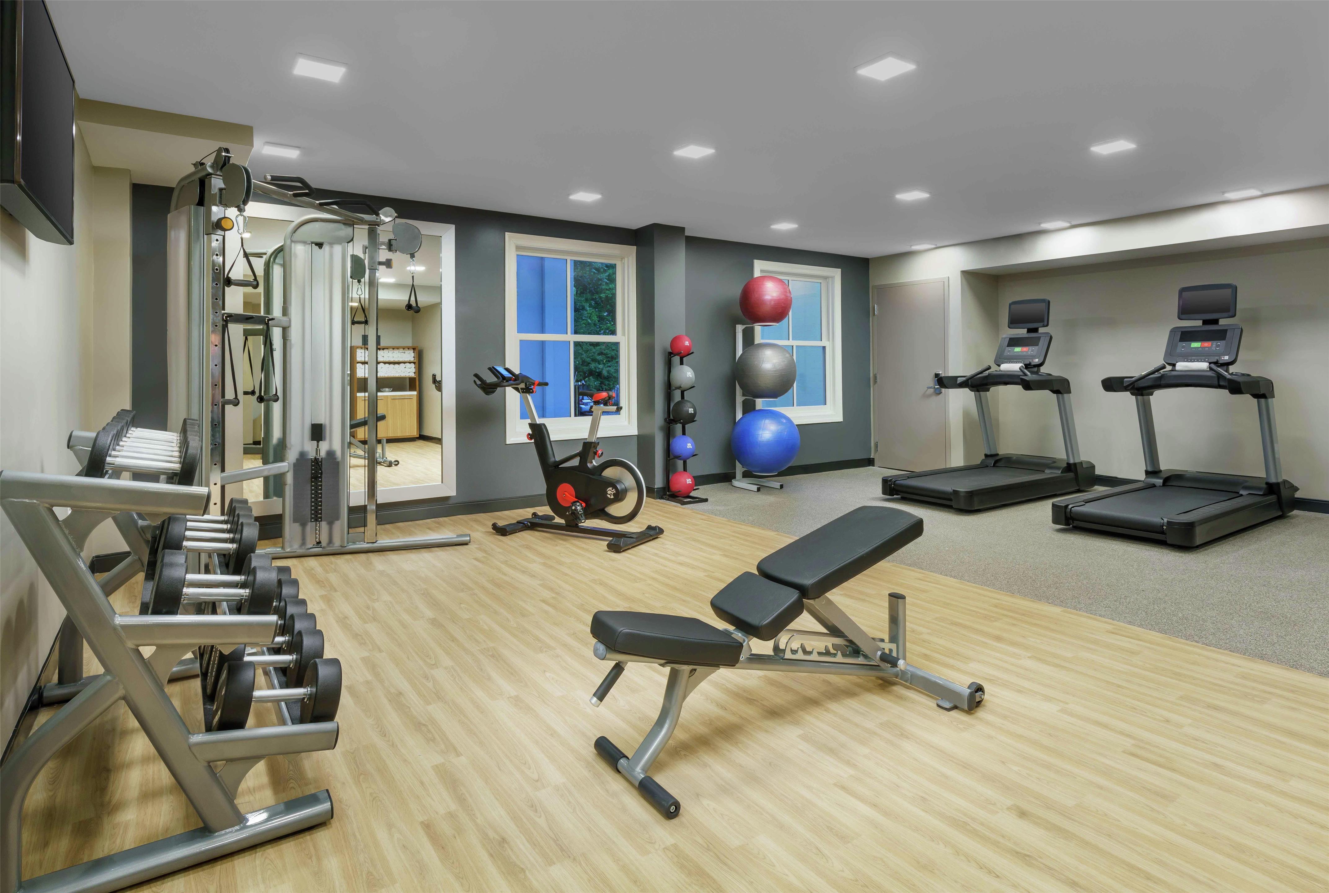 Health club fitness center gym | Hilton Garden Inn Annapolis Downtown