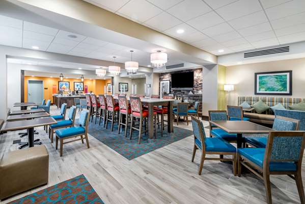 Restaurant - Hampton Inn Bayview Baltimore