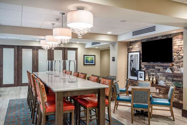 Restaurant - Hampton Inn Bayview Baltimore
