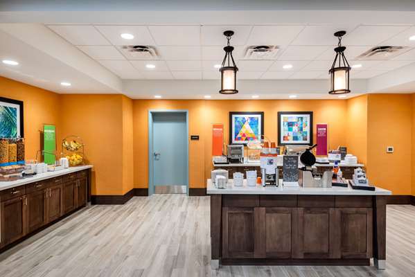 Restaurant - Hampton Inn Bayview Baltimore