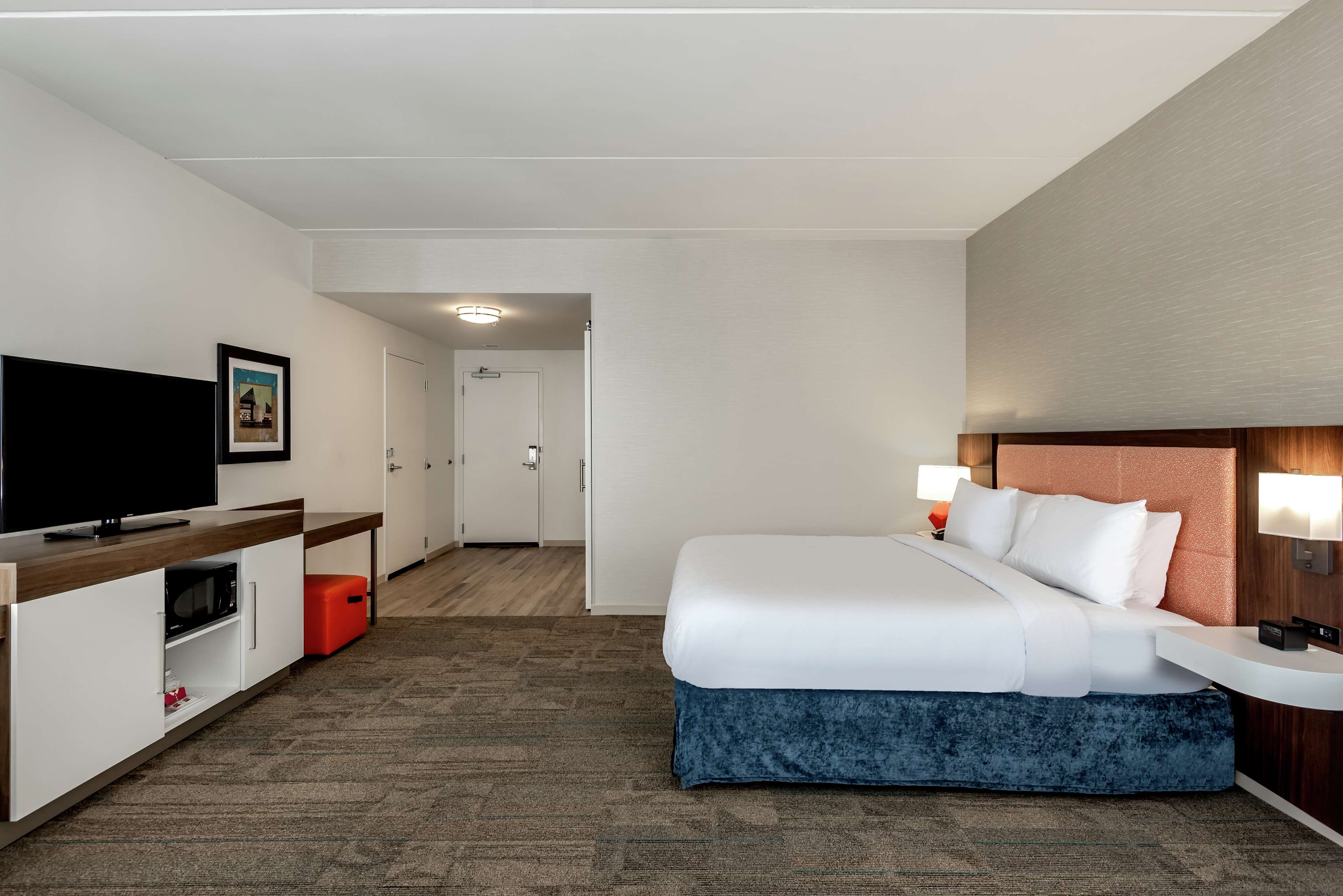 Hampton Inn by Hilton Baltimore Bayview Campus Room Type - 1 KING ROOM W FRIDGE NS