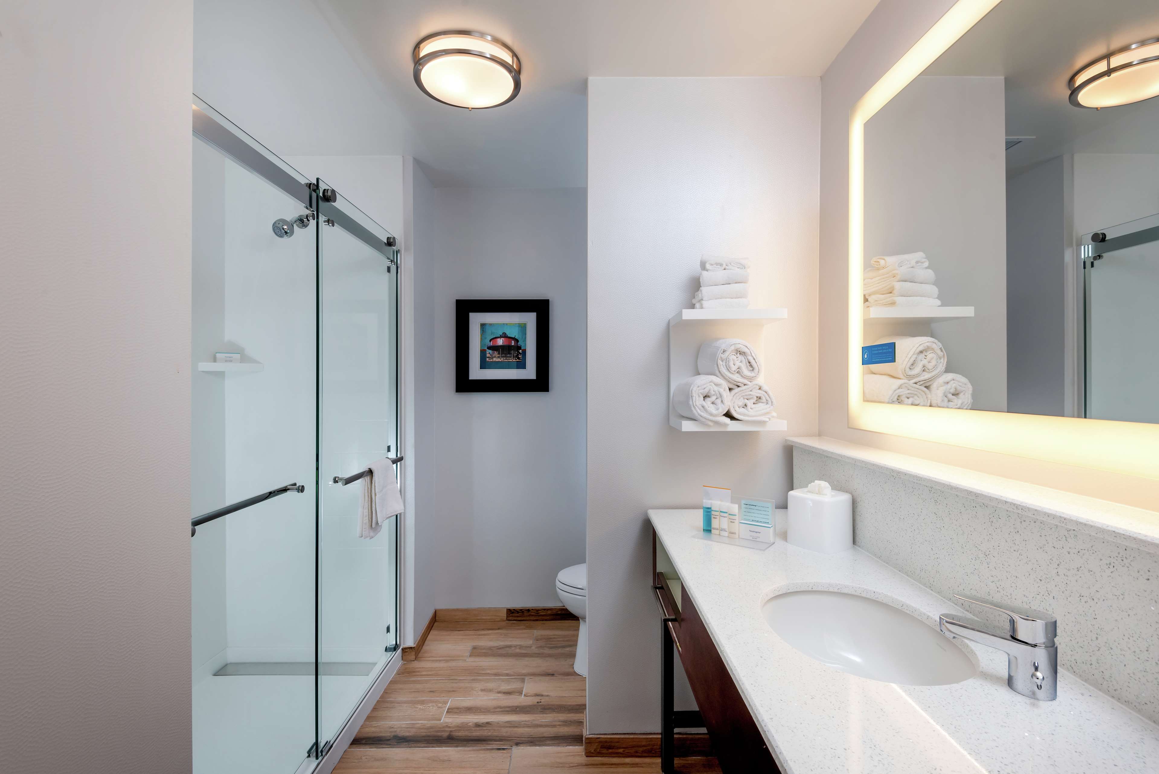 Hampton Inn by Hilton Baltimore Bayview Campus - Tap to explore photos