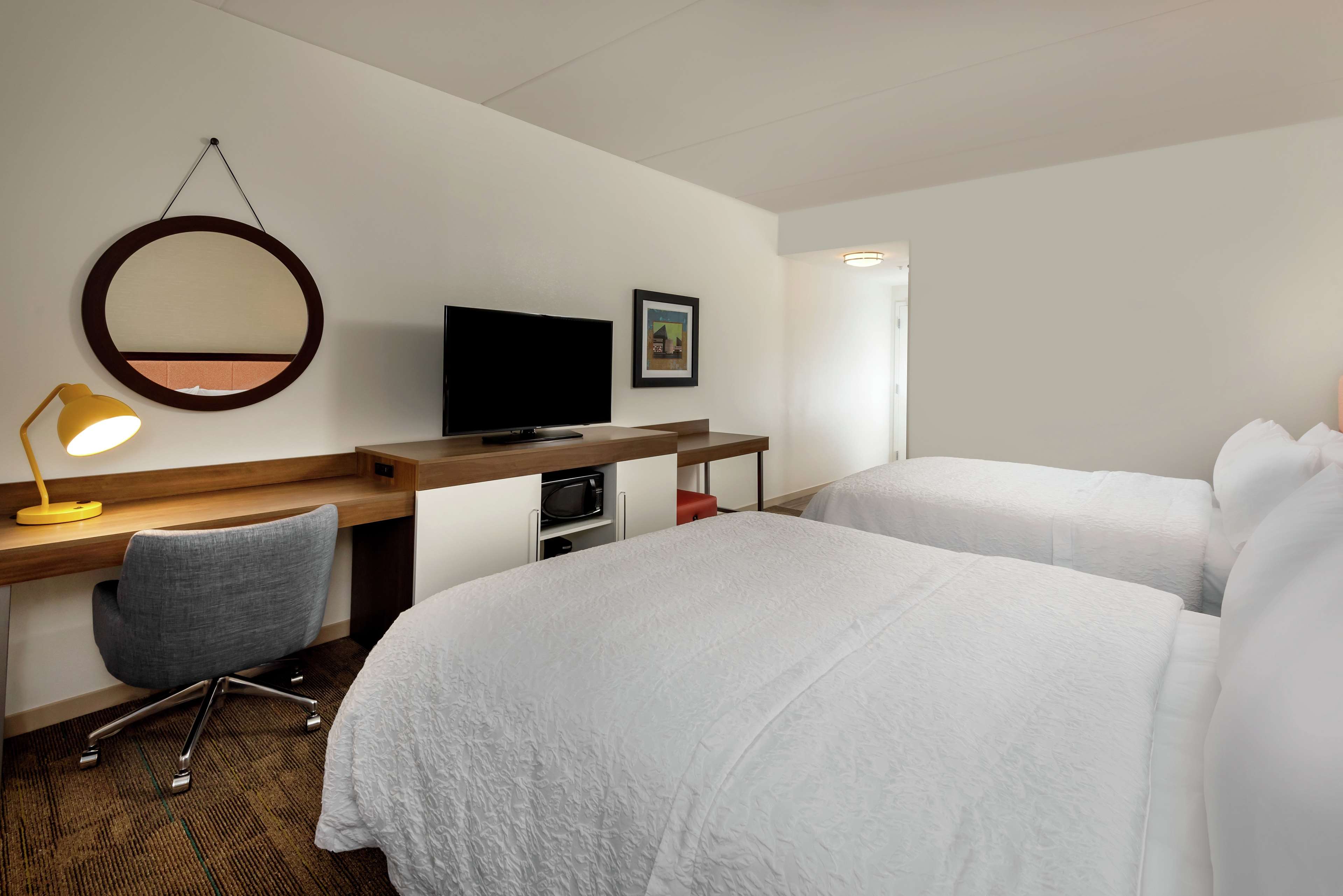 Hampton Inn by Hilton Baltimore Bayview Campus Room Type - 2 QUEEN BEDS W FRIDGE NS