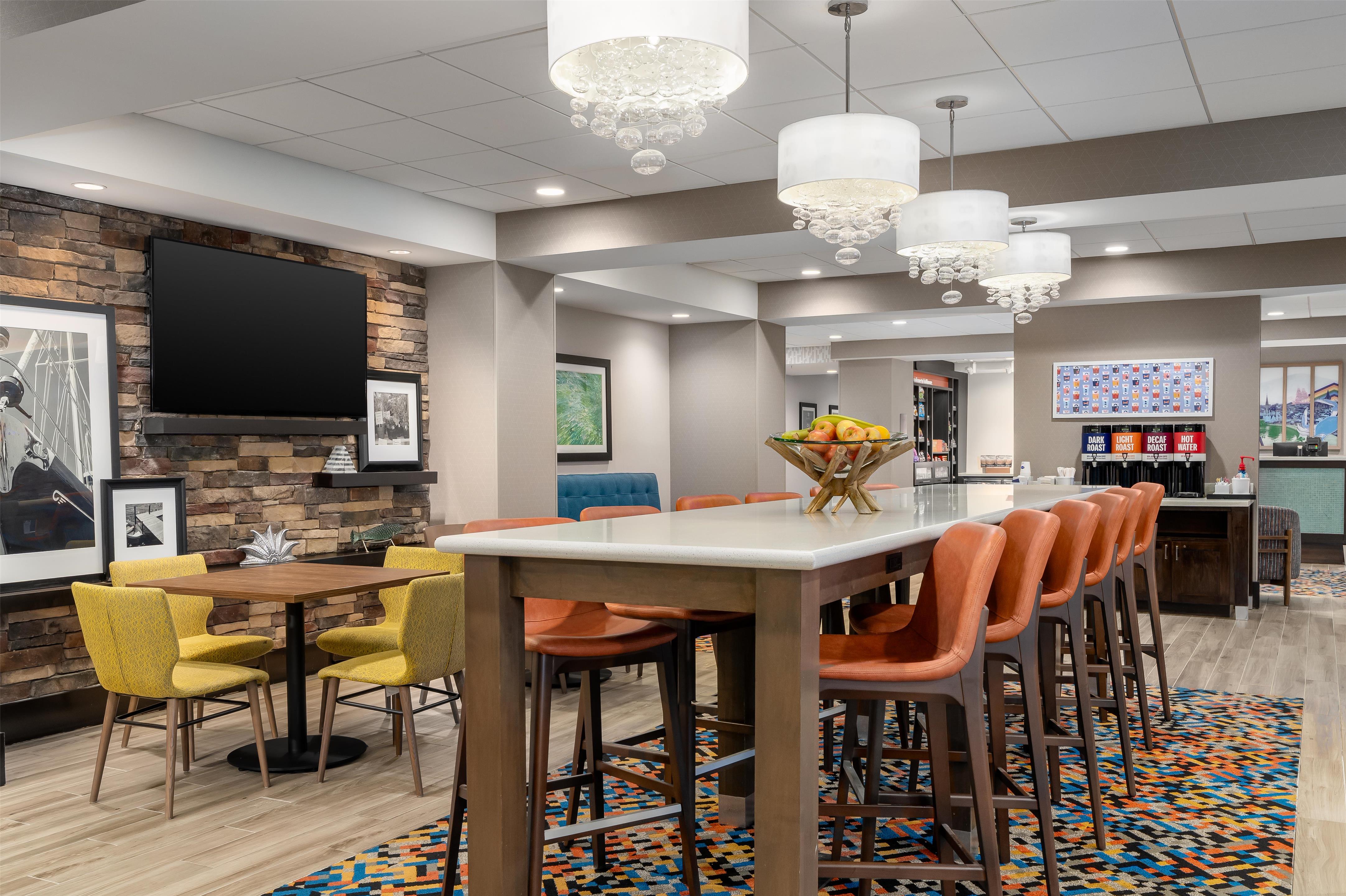 Lobby | Hampton Inn Baltimore Bayview Campus