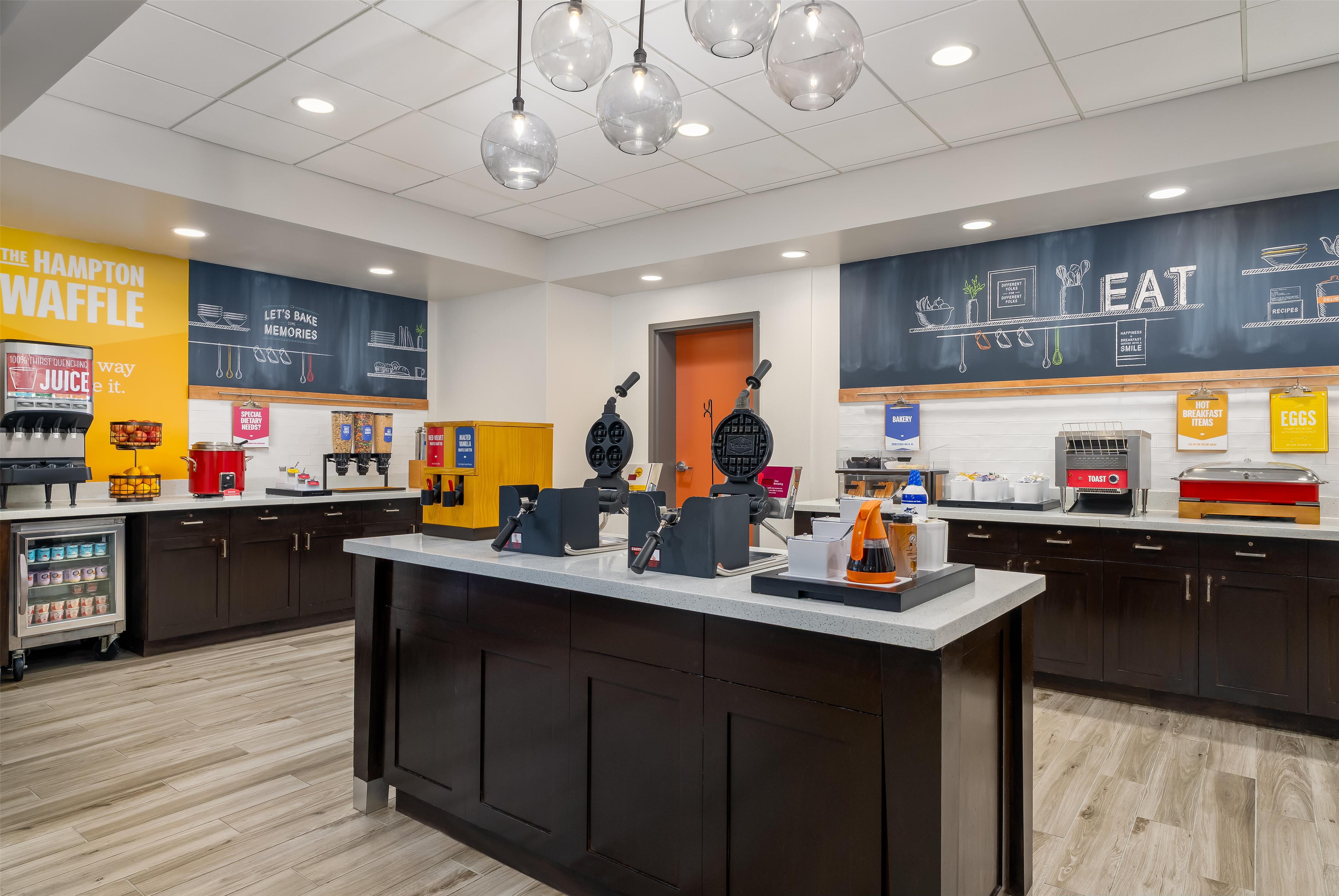 Breakfast Area | Hampton Inn Baltimore Bayview Campus