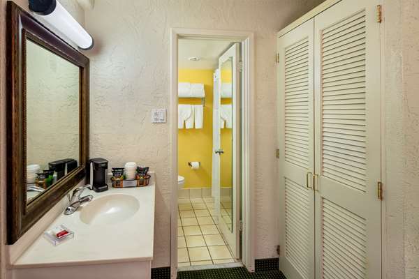  - Ramada Hotel Downtown Tucson - I-10, Exit 258