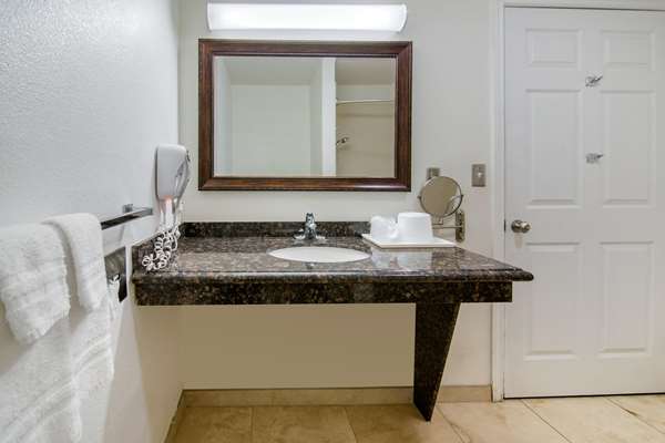  - Rodeway Inn Adelanto