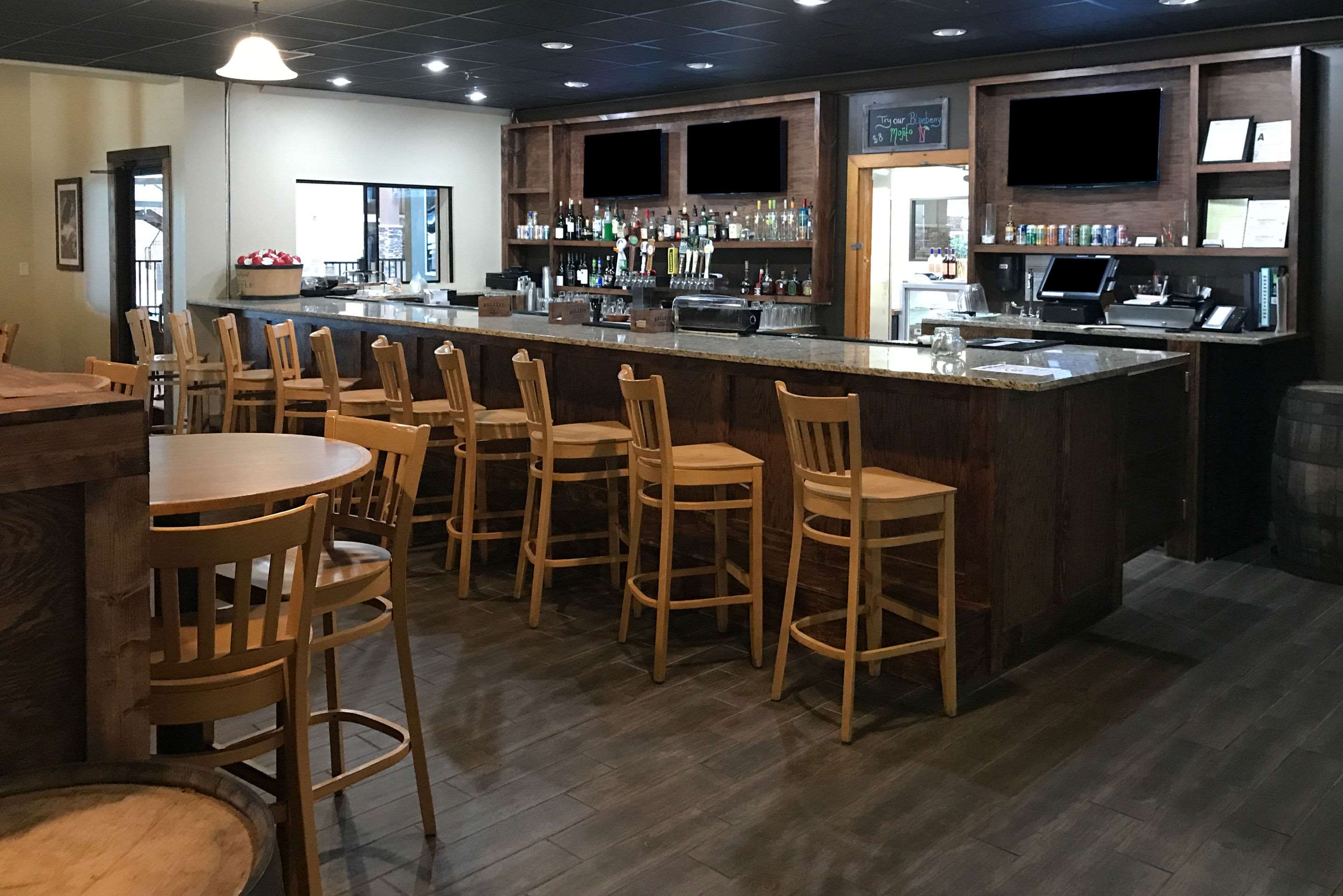 Hotel bar | Cascades Mountain Resort, an Ascend Hotel Collection Member