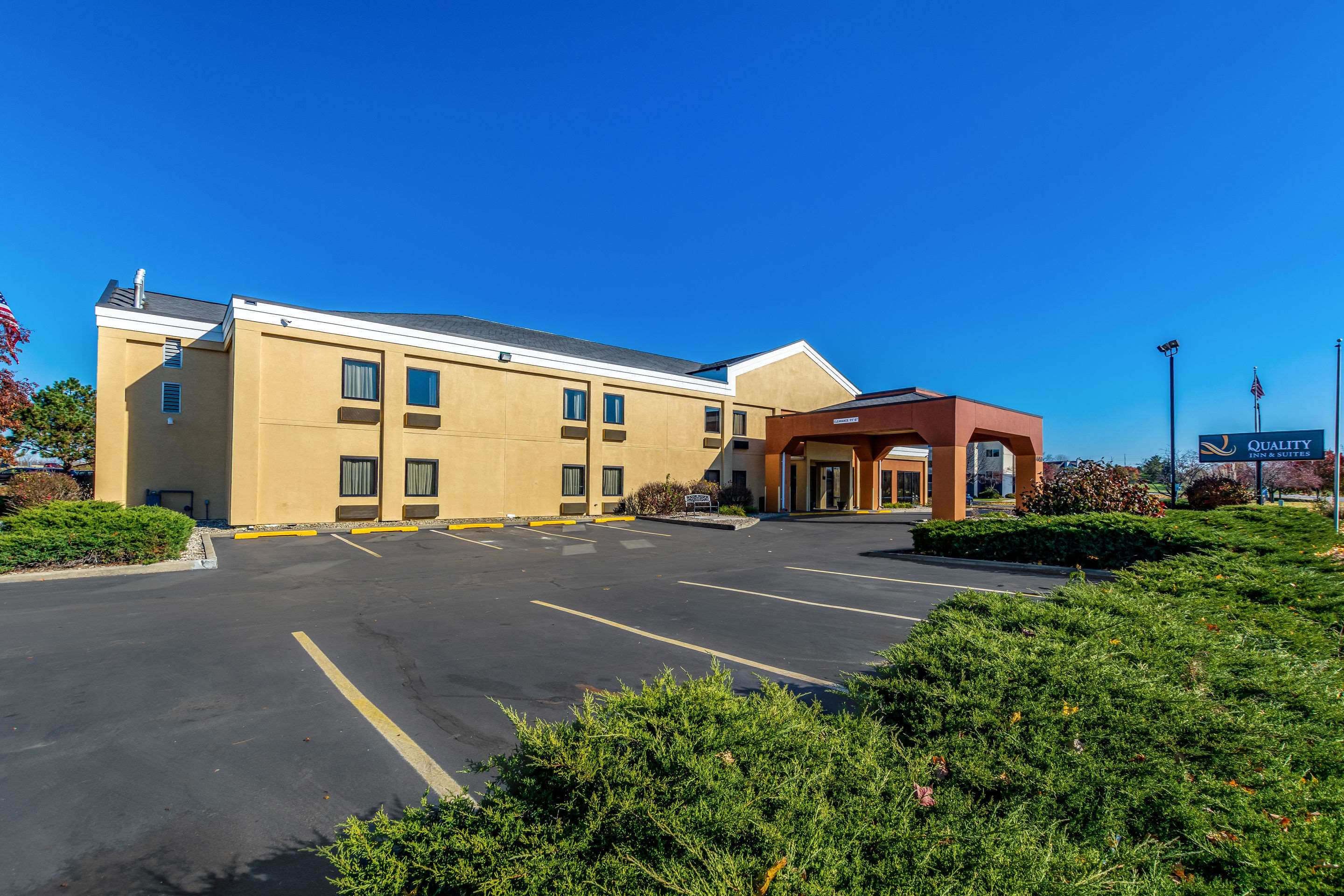 Hotel exterior | Quality Inn & Suites Southport