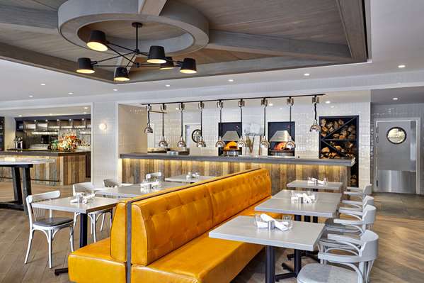 Restaurant - Crosswaters Resort Kananaskis Village