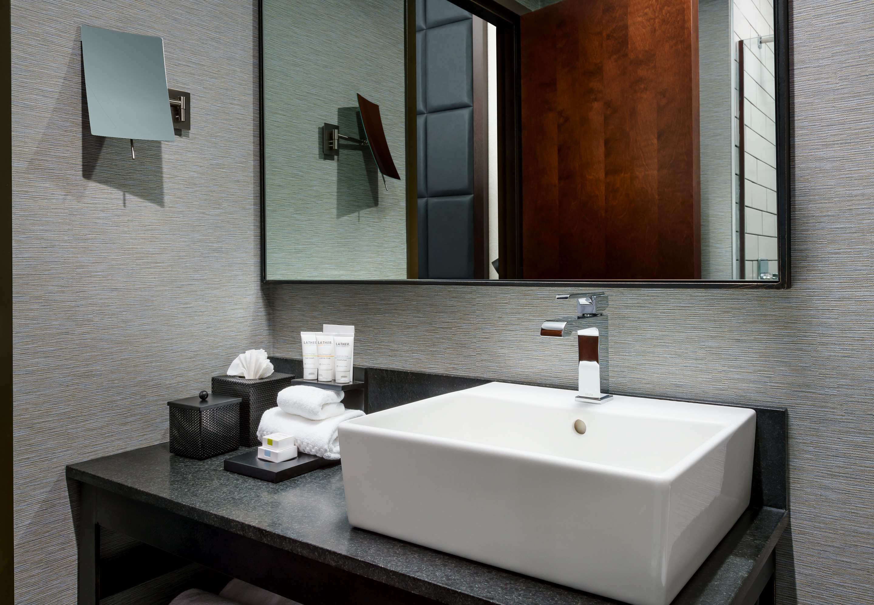 Guest room bath