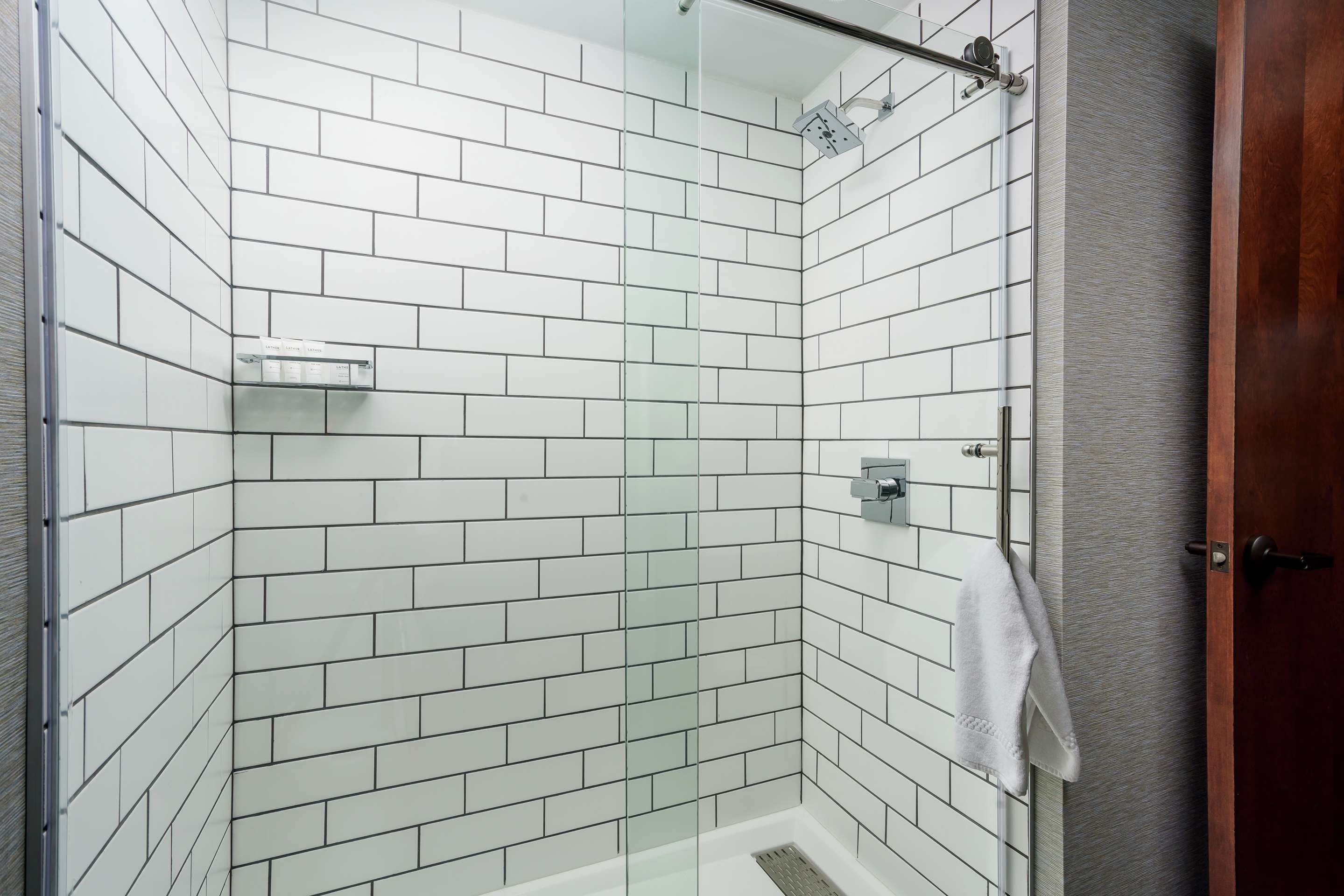 Guest room bath
