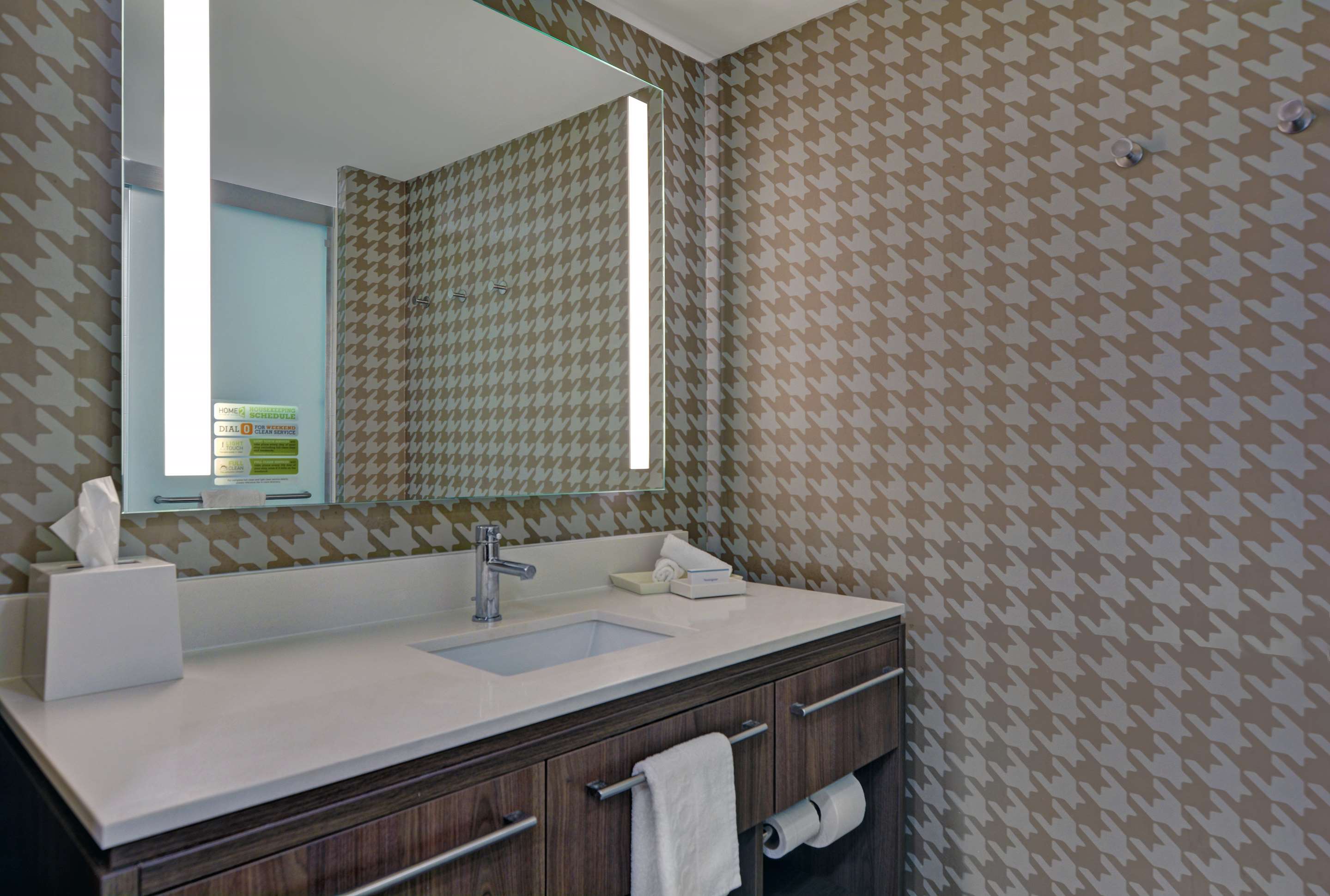 Guest room bath